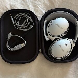 Bose Silver Noise-Cancelling Headphones with Accessories